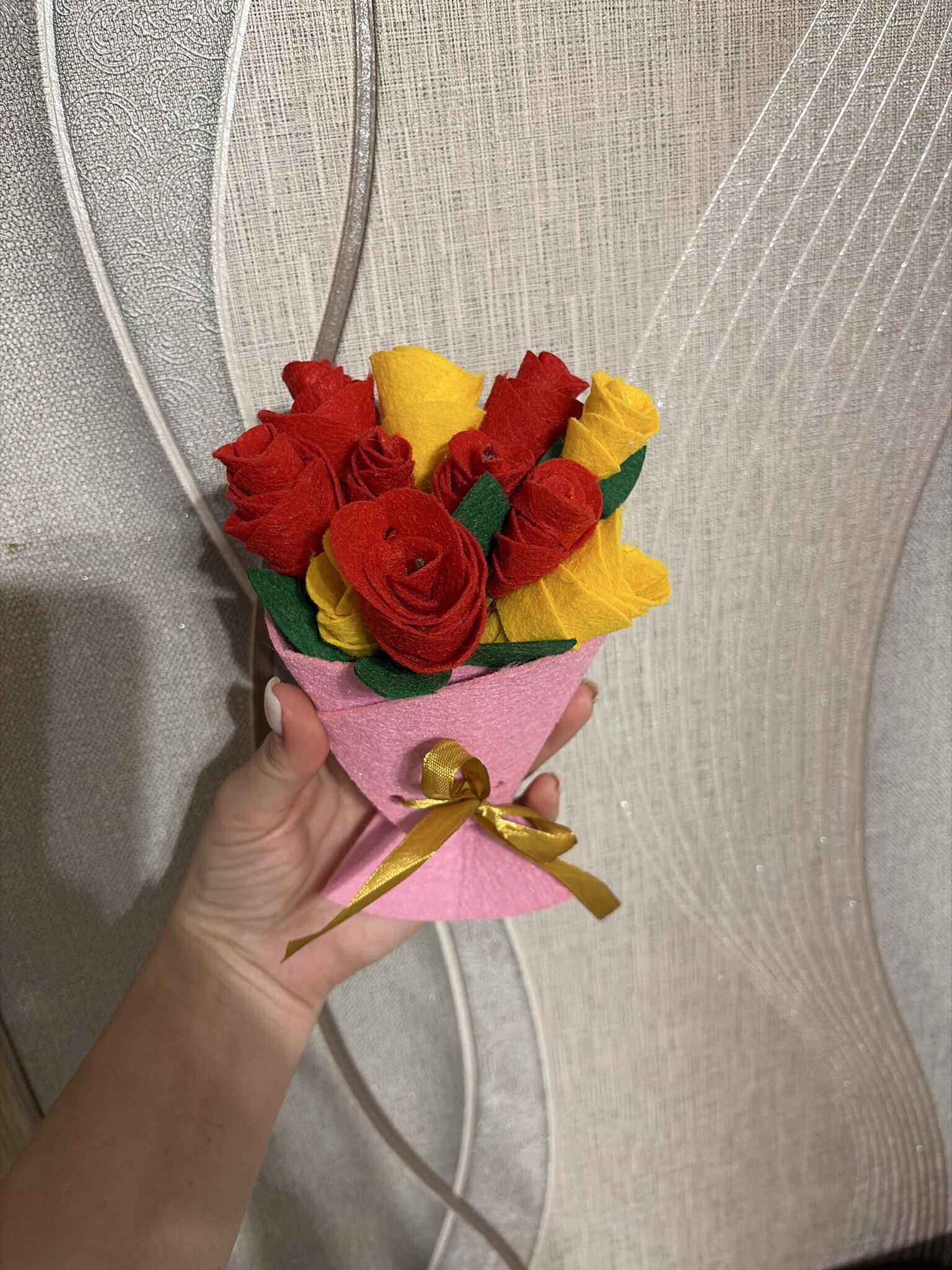 Фотография покупателя товара Цветы своими руками из фетра «Букет роз», набор для творчества - Фото 2