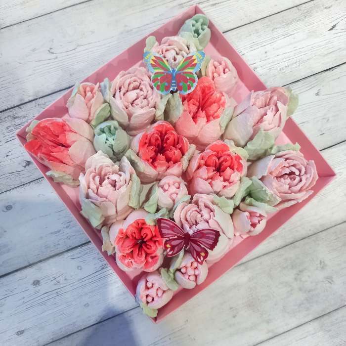 Фотография покупателя товара Коробка кондитерская для муссовых пирожных «Love», 17.8×17.8×6.5 см - Фото 2