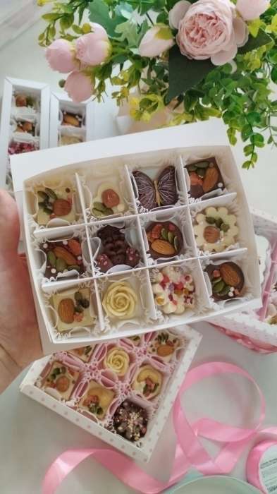 Фотография покупателя товара Коробка под 12 конфет с ячейками «Дерево» 18.5×13.5×3.5 см - Фото 1