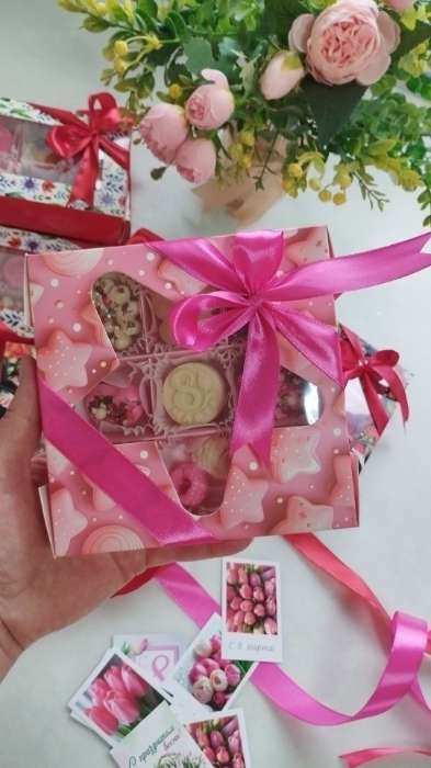 Фотография покупателя товара Коробка для конфет, кондитерская упаковка, 9 ячеек, «Настоящий», 14.7×14.7×3.5 см - Фото 5