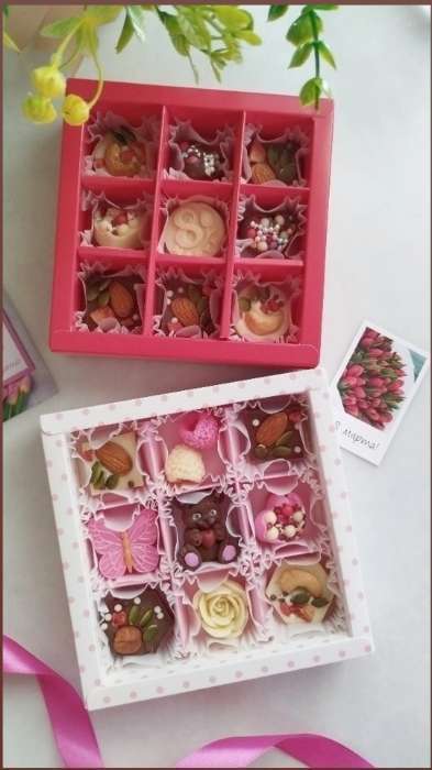 Фотография покупателя товара Коробка для конфет, кондитерская упаковка, 9 ячеек, «Настоящий», 14.7×14.7×3.5 см - Фото 2