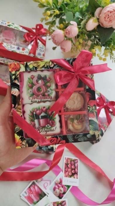 Фотография покупателя товара Коробка для конфет с обечайкой 9 шт. «Самой прекрасной», 13.7×13.7×3.5 см Кондитерская упаковка - Фото 2