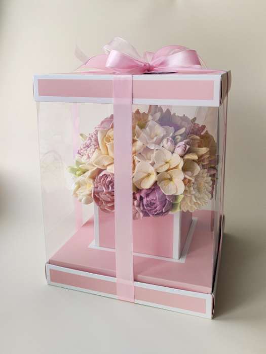 Фотография покупателя товара Коробка для цветов с вазой и пластиковыми окнами складная «Весенние цветы», 16×23×16 см - Фото 5