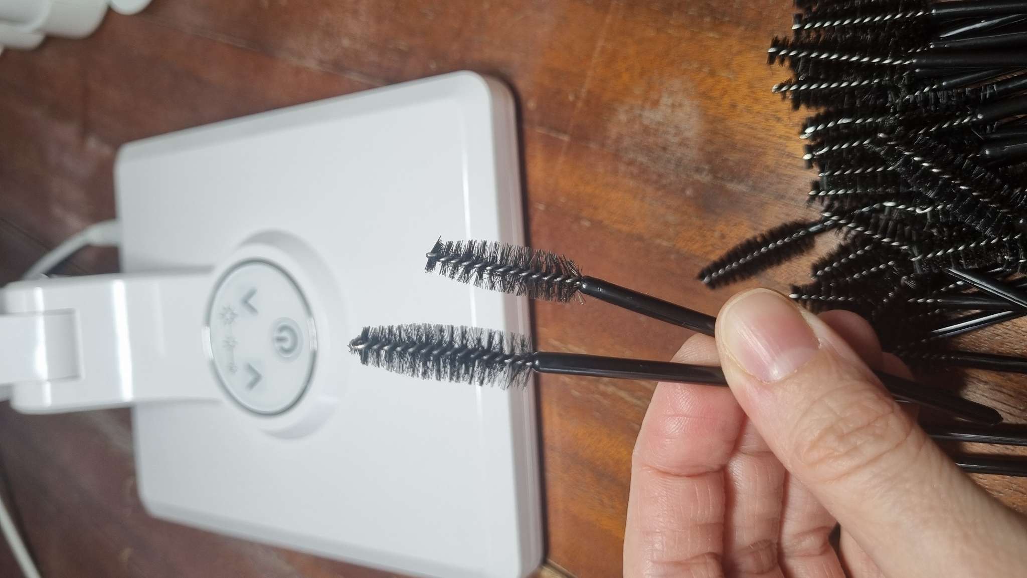 Фотография покупателя товара Щёточки для бровей и ресниц, набор - 50 шт., 9.5 см, цвет чёрный - Фото 4