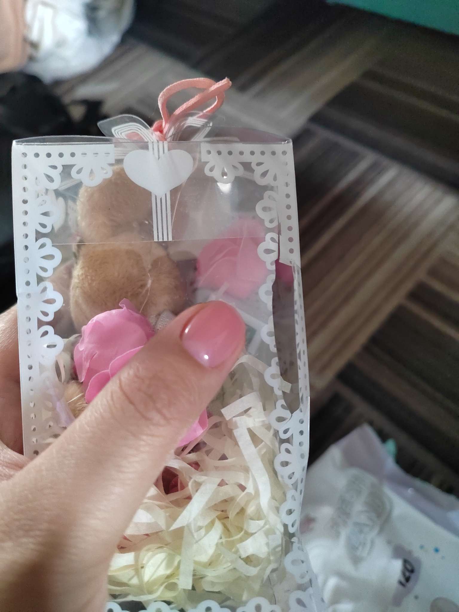 Фотография покупателя товара Набор подарочный «Зайка в платье», мыльные розовые розы 5 шт., роса, 7×7×12 см - Фото 2