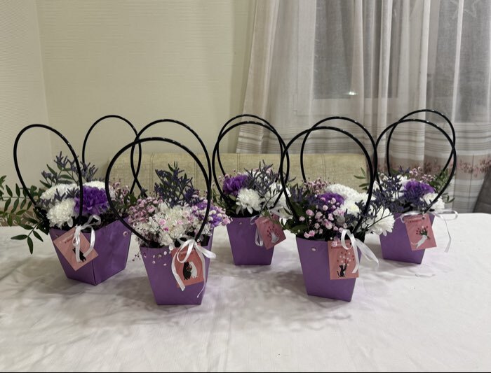 Фотография покупателя товара Сумка для цветов тиснение Белая влагостойкая, 12×12 - 8×8 - 12.5 см - Фото 1