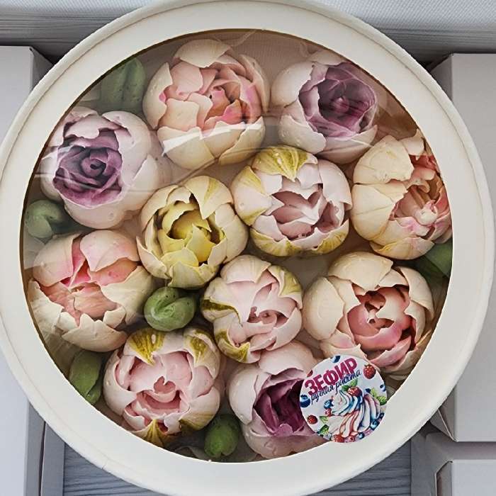 Фотография покупателя товара Коробка подарочная круглая с окном, завальцованная, белая, 15×6 см - Фото 2