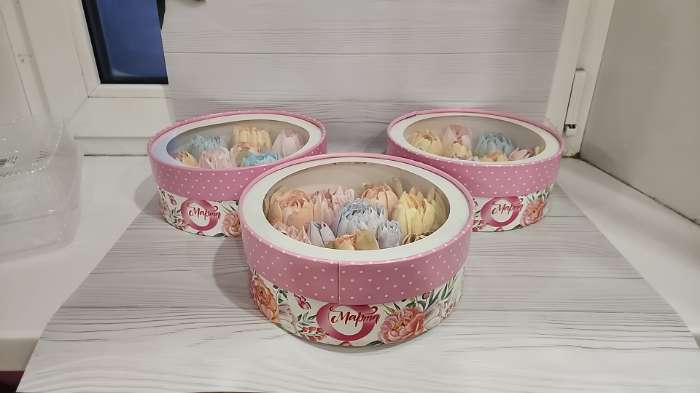 Фотография покупателя товара Коробка подарочная круглая с окном, завальцованная, белая, 15×6 см - Фото 1