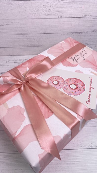 Фотография покупателя товара Бумага упаковочная глянцевая двухсторонняя «С днем рождения», 70×100 см - Фото 2