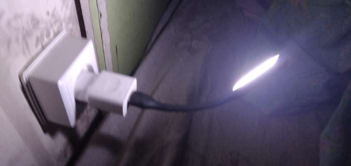 Фотография покупателя товара Светильник светодиодный LuazON A-05, USB, гибкий, 5 ватт, 6 диодов, белый - Фото 3