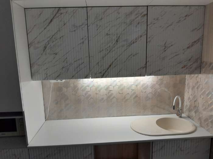 Фотография покупателя товара УЦЕНКА Кухня в потолок трехуровневая Престиж 3000, Белый/Мрамор золото МДФ