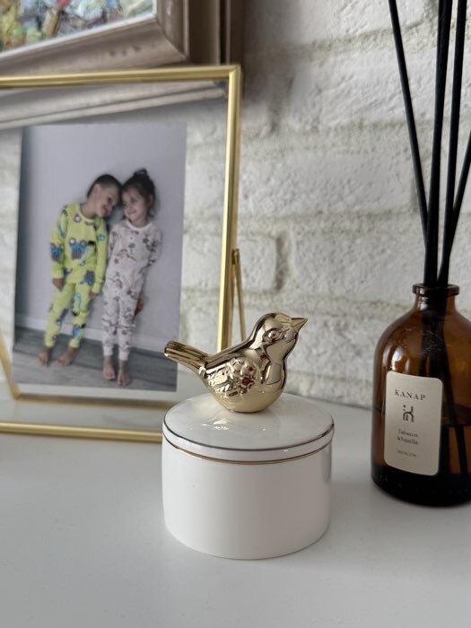 Фотография покупателя товара Шкатулка для украшений керамика с золотой линией «Птичка», с крышкой, 7×7×9 см - Фото 1