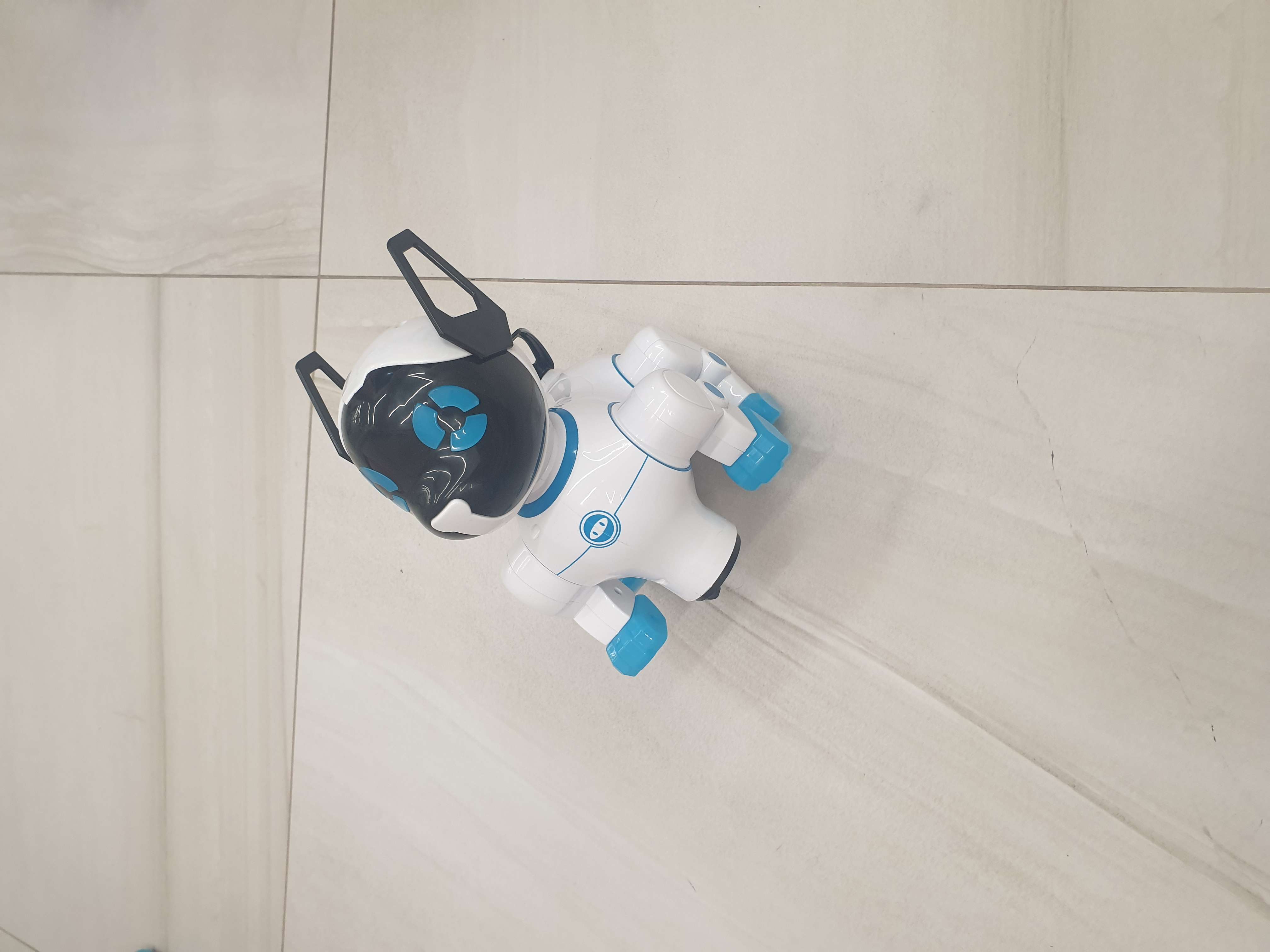 Фотография покупателя товара Игрушка-робот «Кошечка», работает от батареек, световые и звуковые эффекты, танцует, цвета МИКС - Фото 1