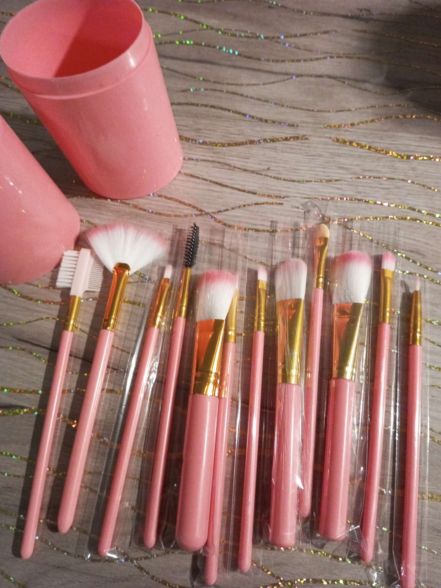 Фотография покупателя товара Набор кистей для макияжа COLOR POWER pink, 12 шт., футляр, розовый - Фото 2