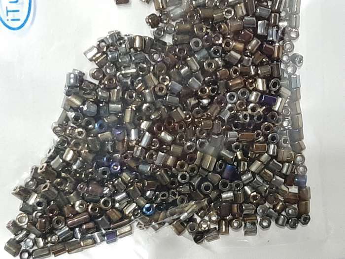 Фотография покупателя товара Бисер стекло 12/0 «Цилиндр. Сине-голубой меланж», 10 г - Фото 2