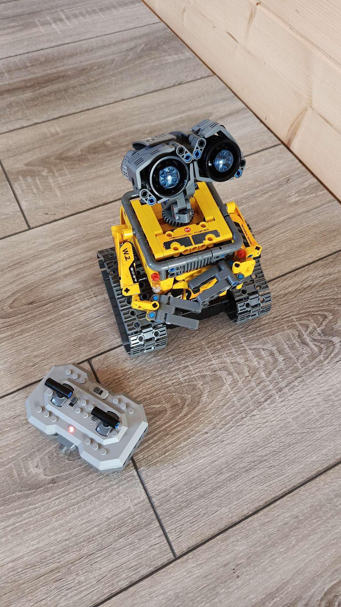 Фотография покупателя товара Конструктор радиоуправляемый UNICON «Робот пришелец», 3 варианта сборки, 434 детали - Фото 1