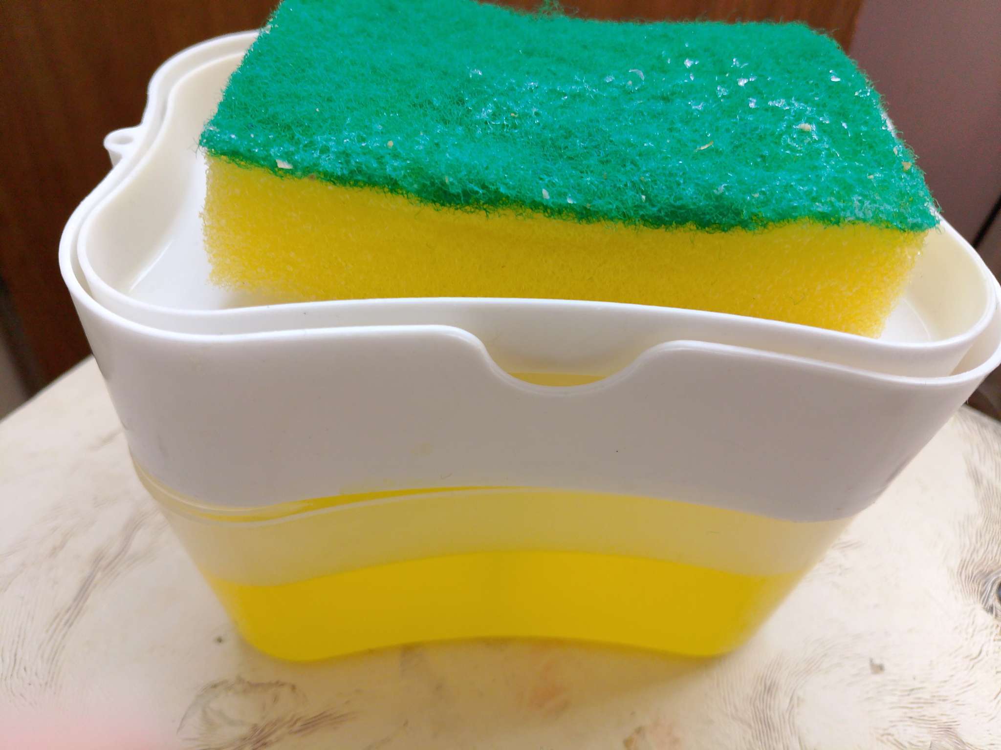 Фотография покупателя товара Дозатор для моющего средства с подставкой для губки Доляна, губка в комплекте, 385 мл, белый - Фото 2