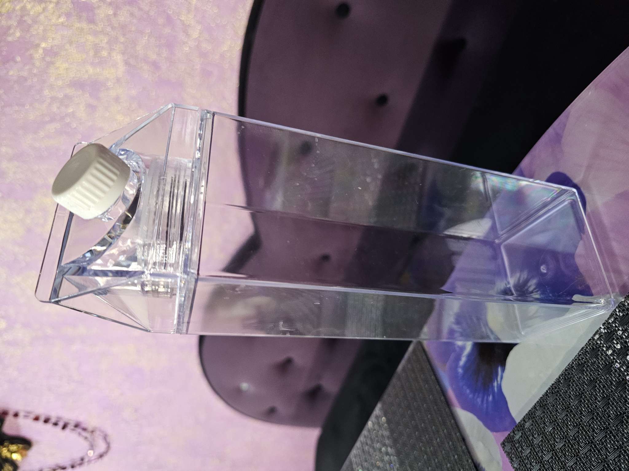 Фотография покупателя товара Кувшин для напитков «Молочный пакет» Доляна, 1 л, 8×26 см, полистирол, прозрачный - Фото 5