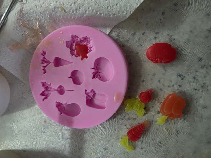 Фотография покупателя товара Молд для заливки Доляна «Овощной МИКС», силикон, d=8 см, 7 ячеек, розовый - Фото 1