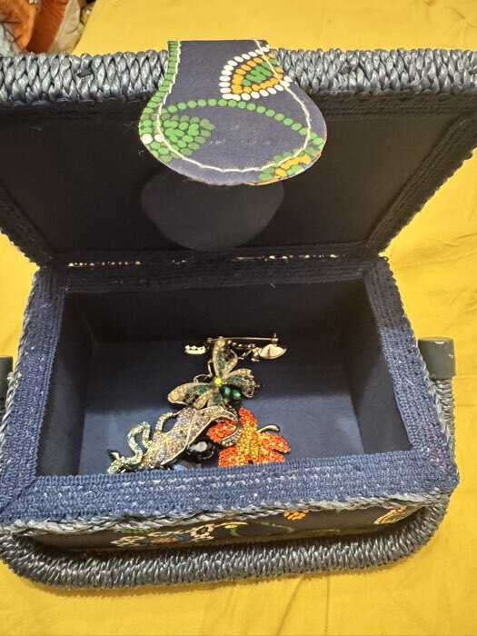 Фотография покупателя товара Шкатулка для рукоделия и шитья «Цветочная мозаика», хранение ниток, иголок, мелочи, 18×12×9.5 см - Фото 1