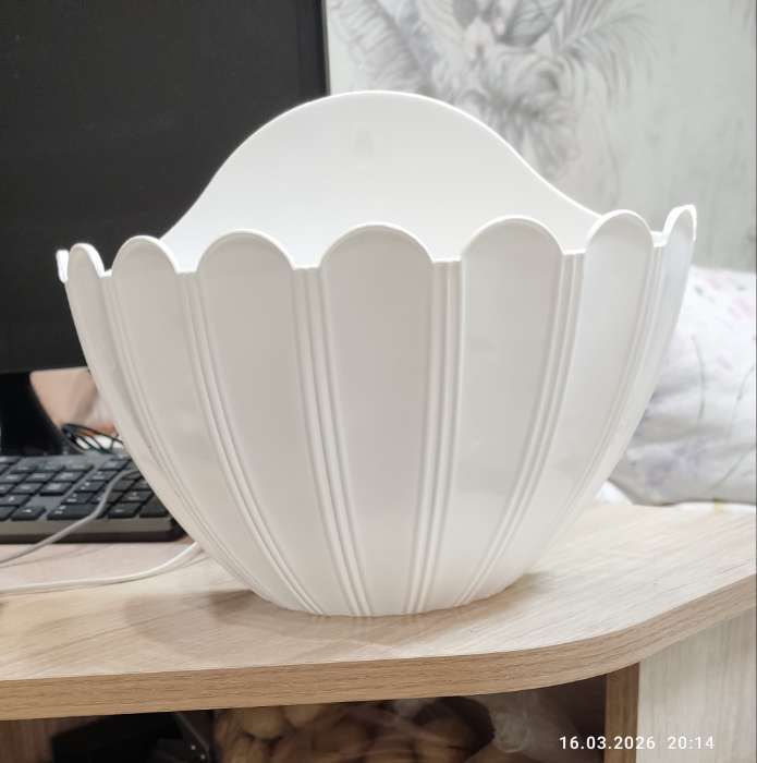 Фотография покупателя товара Кашпо для цветов настенное «Хризантема», 2 л, 24.7×12.7×19.3 см, белое - Фото 1