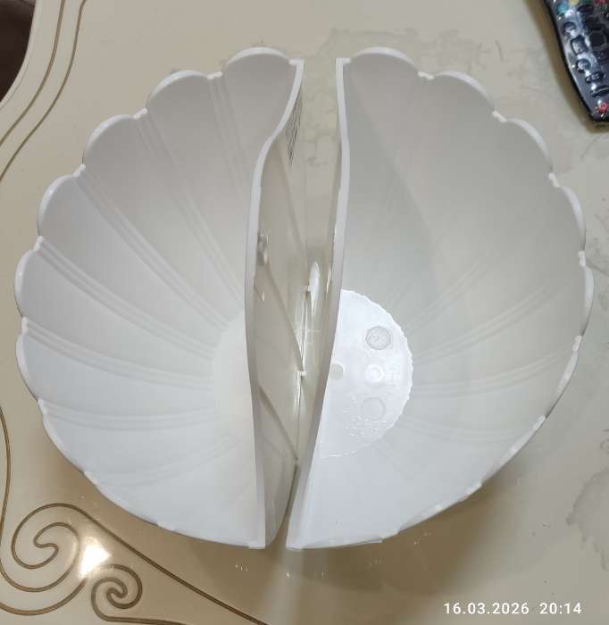 Фотография покупателя товара Кашпо для цветов настенное «Хризантема», 2 л, 24.7×12.7×19.3 см, белое - Фото 2