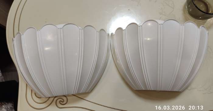 Фотография покупателя товара Кашпо для цветов настенное «Хризантема», 2 л, 24.7×12.7×19.3 см, белое - Фото 3