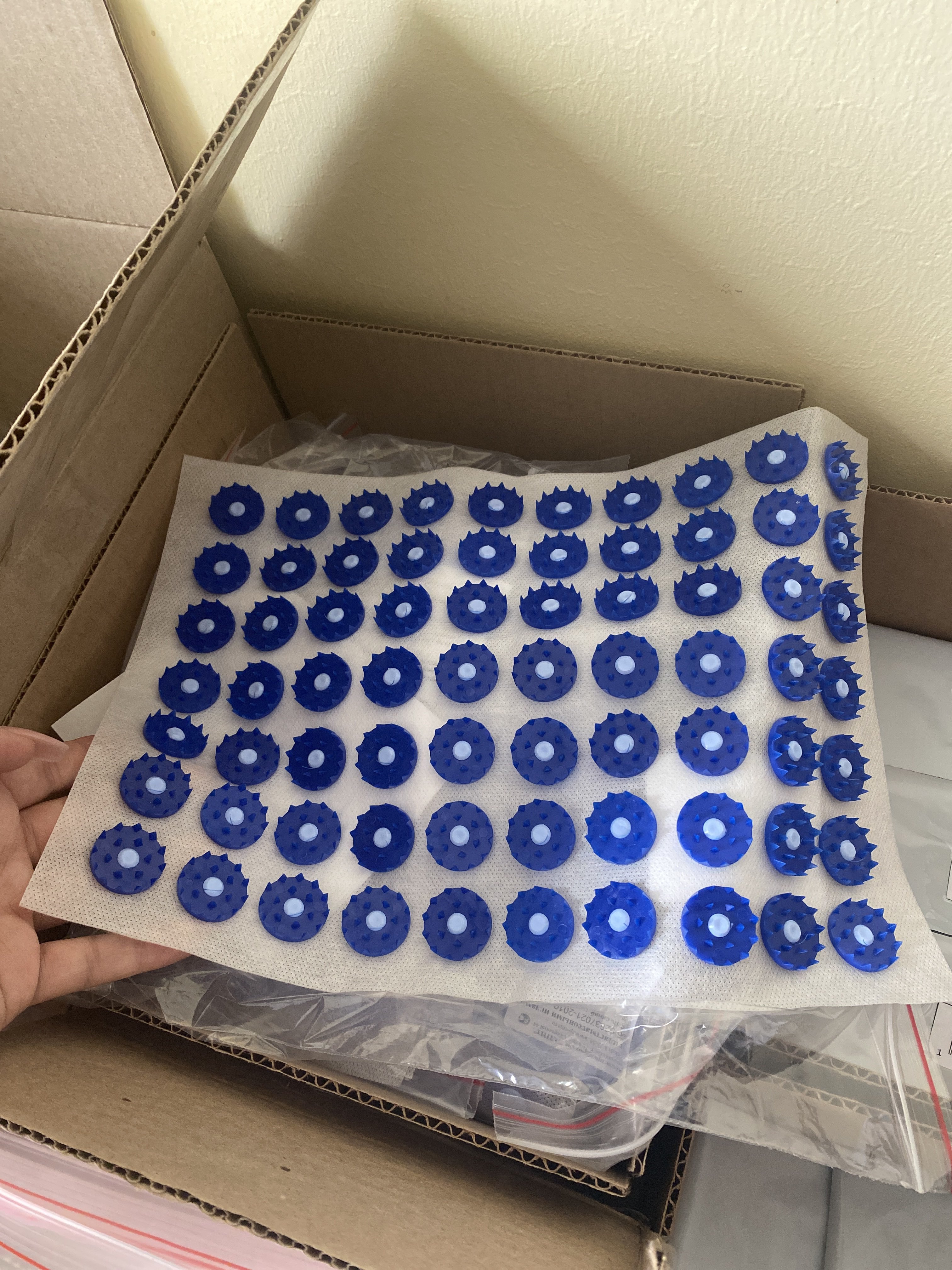 Фотография покупателя товара Аппликатор "Кузнецова", 70 колючек, спанбонд, 23 х 32 см, синий.