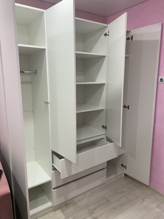 Фотография покупателя товара Шкаф трёхстворчатый распашной «Мадера», 3 ящика, 1200×520×2100 мм, цвет белый - Фото 2