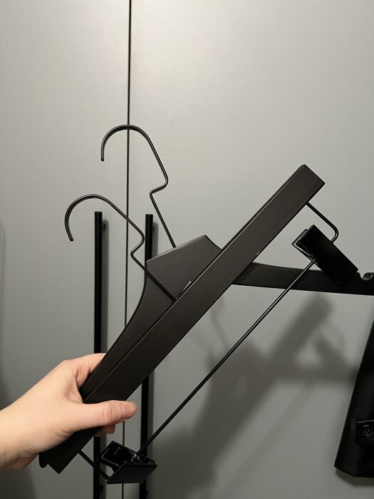 Фотография покупателя товара Плечики - вешалка для одежды LaDо́m Black Lotus, 38.5×1.6×26.5 см, длинный крюк, широкие плечики - Фото 2