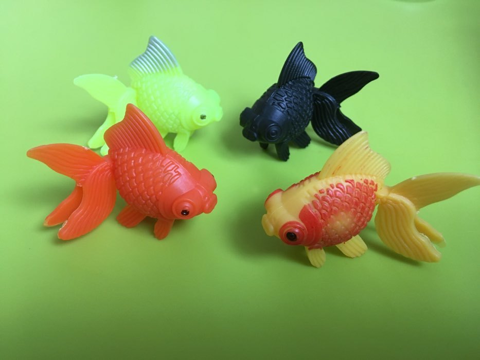 Фотография покупателя товара Декор для аквариума "Рыбки", (набор 4 шт.), 5,5 х 4,2 х 1,7 см - Фото 6