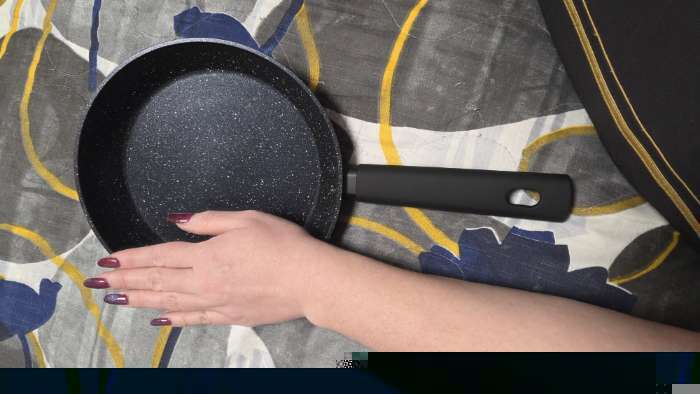 Фотография покупателя товара Сковорода Доляна «Первый дом», d=20 см, h=4 см, антипригарное покрытие, индукция, кованый алюминий, чёрная - Фото 6