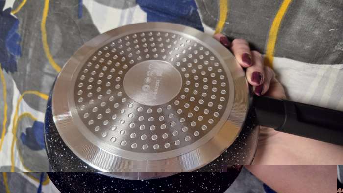 Фотография покупателя товара Сковорода Доляна «Первый дом», d=20 см, h=4 см, антипригарное покрытие, индукция, кованый алюминий, чёрная - Фото 4