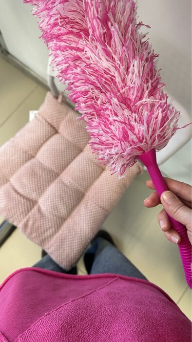 Фотография покупателя товара Щётка для пыли Доляна «Антистатик», 55 см, рабочая часть 35 см, микрофибра, розовая - Фото 1