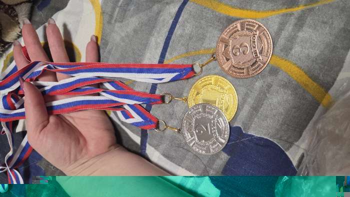 Фотография покупателя товара Медаль призовая 197, d=5 см 1 место. Цвет золото. Без ленты - Фото 3