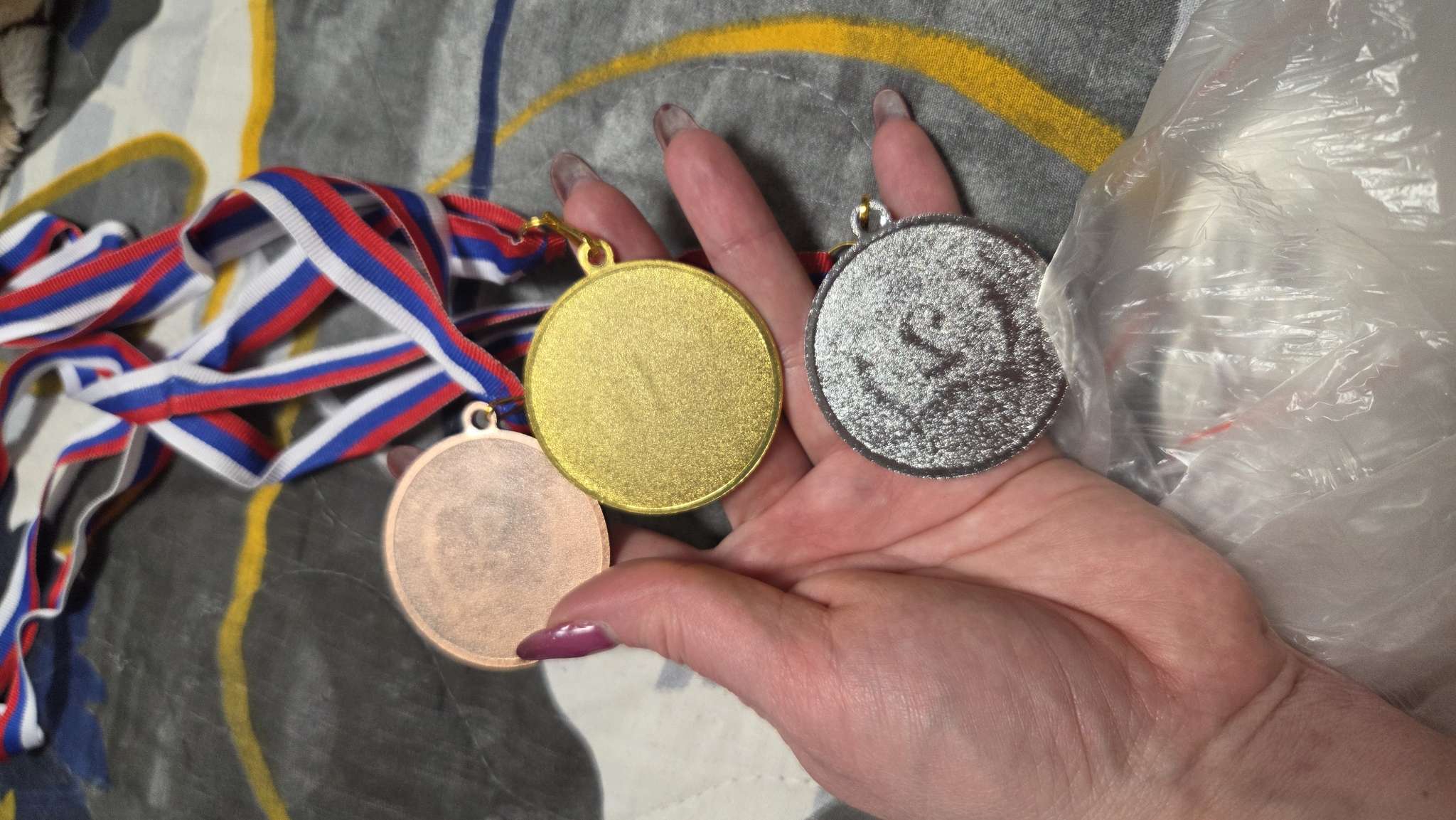 Фотография покупателя товара Медаль призовая 197, d=5 см 1 место. Цвет золото. Без ленты - Фото 4