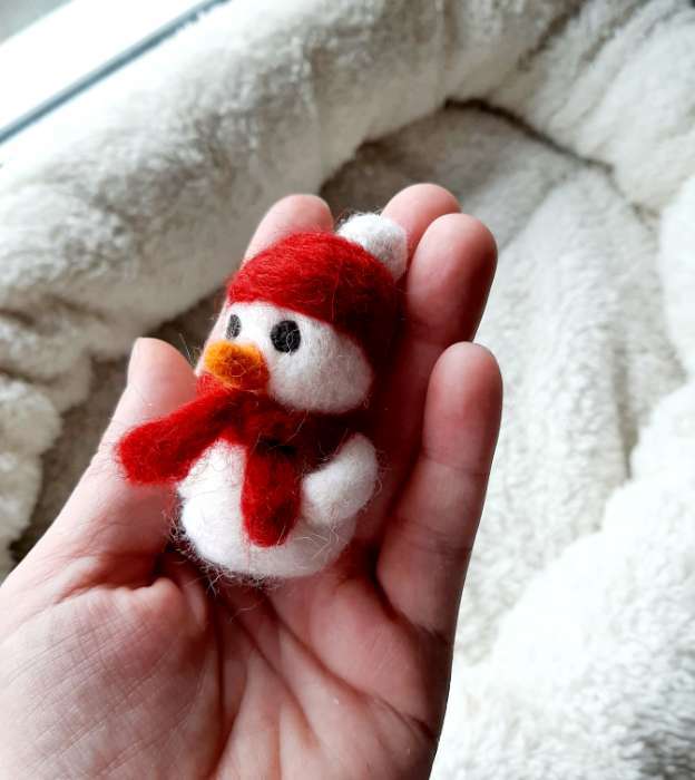 Фотография покупателя товара Новогодняя игрушка из шерсти «Новый год! Снеговик», с ёлочным шаром - Фото 2