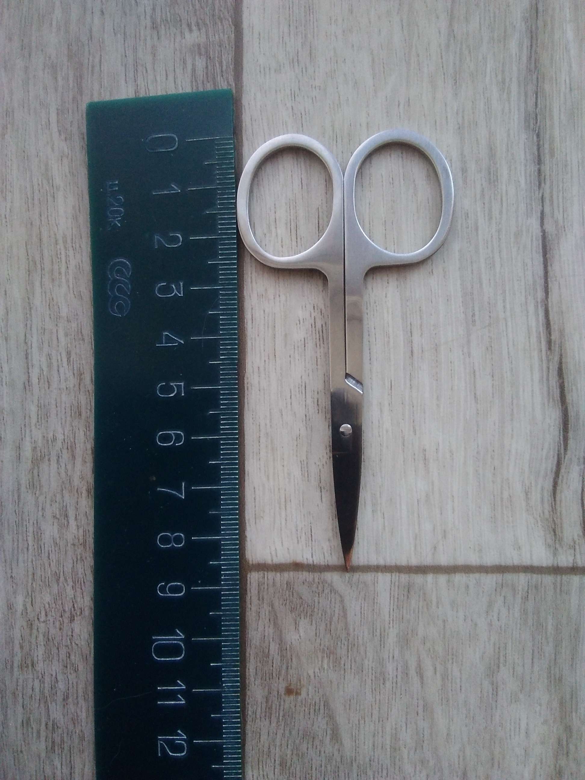 Фотография покупателя товара Ножницы маникюрные, загнутые, широкие, в чехле, 9 см, цвет серебристый