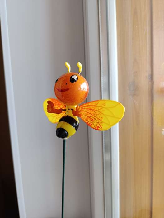 Фотография покупателя товара Штекер садовый «Пчёлка Жужа», 14×10 см, h=40 см, МИКС, Greengo - Фото 2