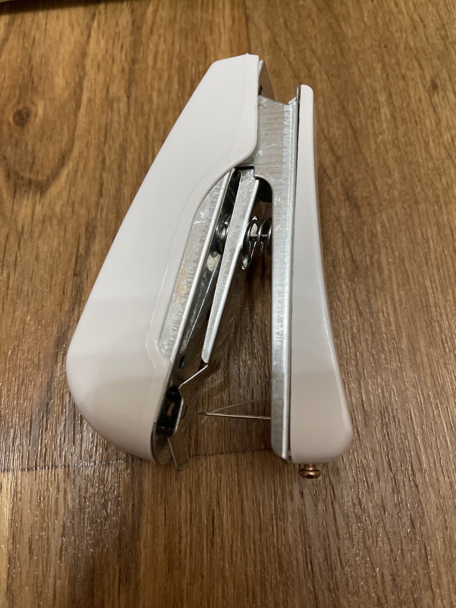 Фотография покупателя товара Швейная машинка LSH-09, механическая, портативная, белая - Фото 6