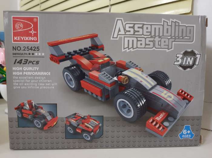 Фотография покупателя товара Конструктор «Гоночный бокс», 681 деталь - Фото 1