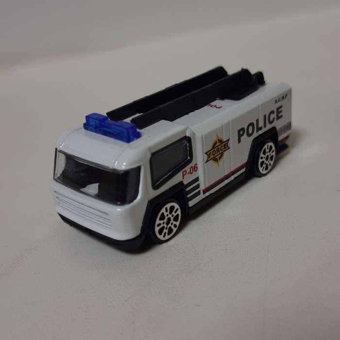 Фотография покупателя товара Машина металлическая «Ретро коллекция», инерция, масштаб 1:64, цвет МИКС, на блистере - Фото 1