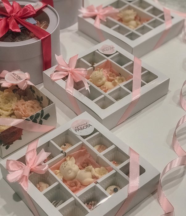 Фотография покупателя товара Коробка для конфет, крафт, 17.5×17.5×4 см - Фото 11