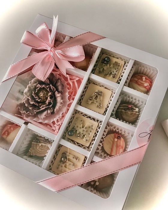 Фотография покупателя товара Коробка для конфет, крафт, 17.5×17.5×4 см - Фото 9