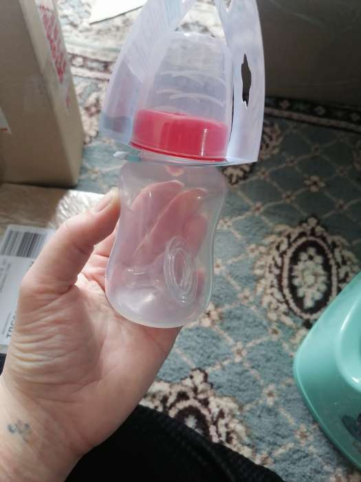 Фотография покупателя товара Бутылочка для кормления детская приталенная, 150 мл, от 0 мес., цвет красный - Фото 2
