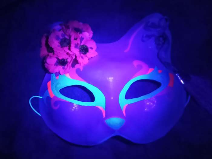 Фотография покупателя товара Краска акриловая люминесцентная (светящаяся в темноте), LUXART Lumi, 20 мл, розовый, небесно-голубое свечение (L10V20) - Фото 2