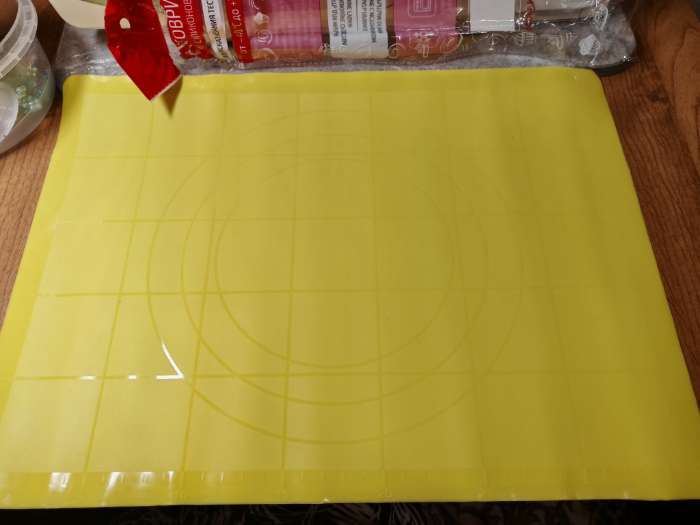 Фотография покупателя товара Коврик для выпечки и раскатки теста с разметкой Доляна «Буссен», силикон, 38×28 см, МИКС - Фото 1