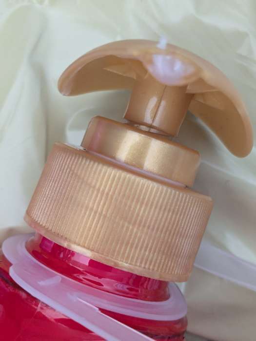 Фотография покупателя товара Шампунь для волос с экстрактом розы, увлажнение и уход, 2000 мл - Фото 4