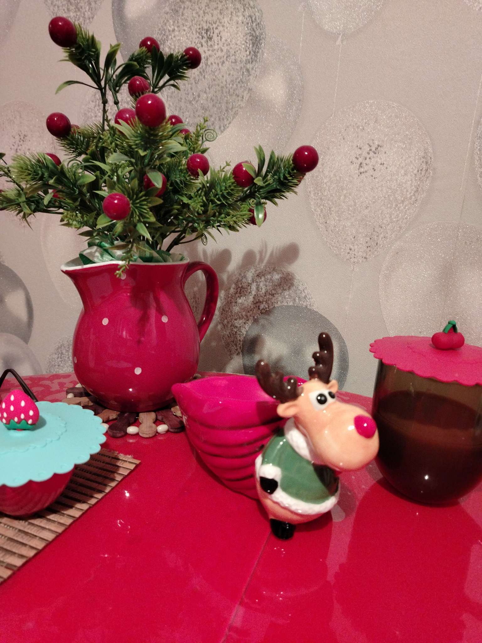 Фотография покупателя товара Фигурка - подставка для мелочей керамика «Лось в зелёной шубе с большим красным мешком», 12.5×19.1×13.1 см - Фото 2