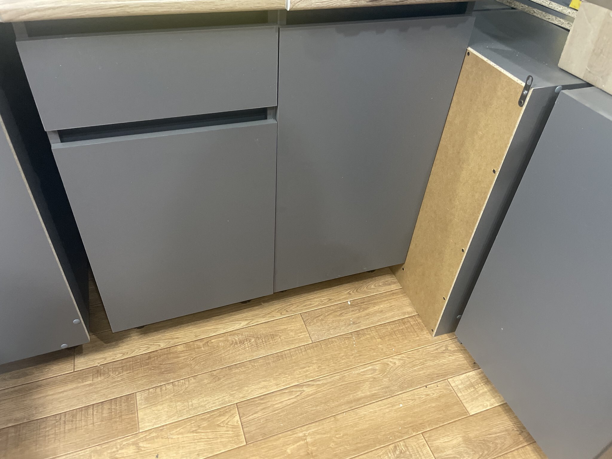 Фотография покупателя товара Кухонный гарнитур угловой «Лира», с столешницей, 2600×1000 мм, цвет графит/дуб кера - Фото 2